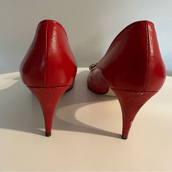 Vintage Red Pumps With Bows, Made In Spain, Embossed Leather, Gold Elements - Picture 9 of 16